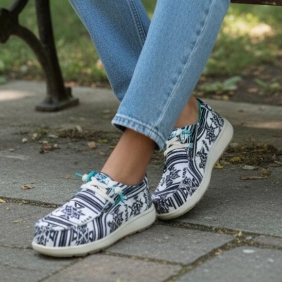 NEW Ariat Hilo Stark Southwest Shoes Women’s 7.5 Aztec Print Chimayo Limited Ed - Picture 2 of 15